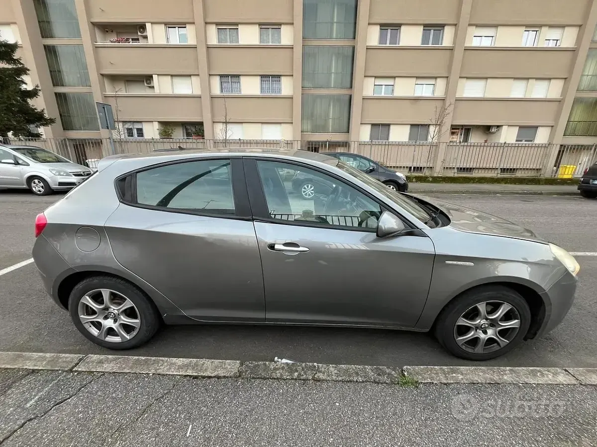 Usata Alfa Romeo Giulietta 120 CV (88 kW) 2012 Utilitaria