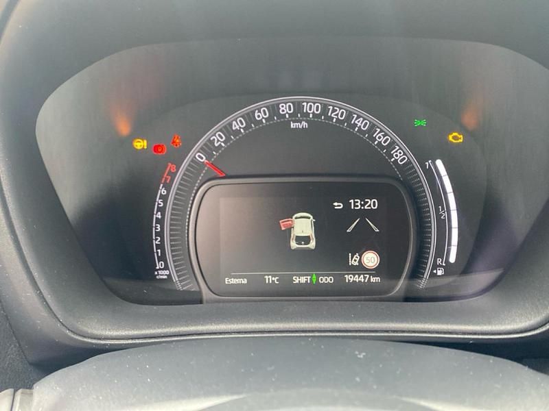 Usata Toyota Aygo X Trend 72 CV (52 kW) 2025 Beige SUV