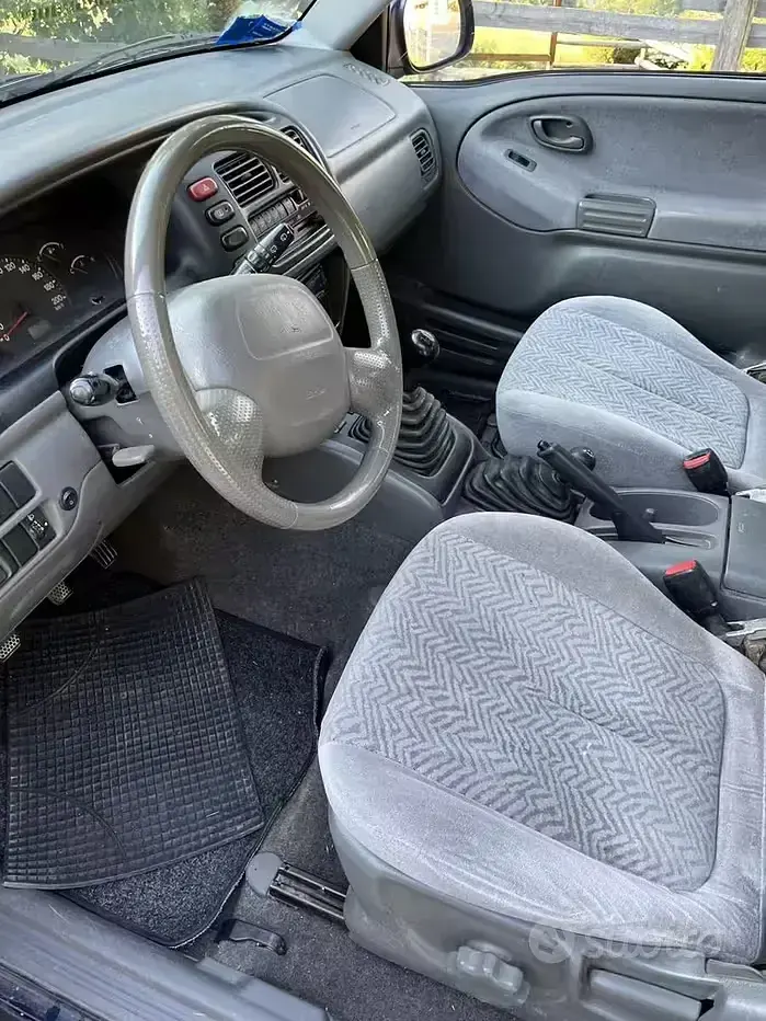 Usata Suzuki Vitara 94 CV (69 kW) 2002 Bluazzurro SUV