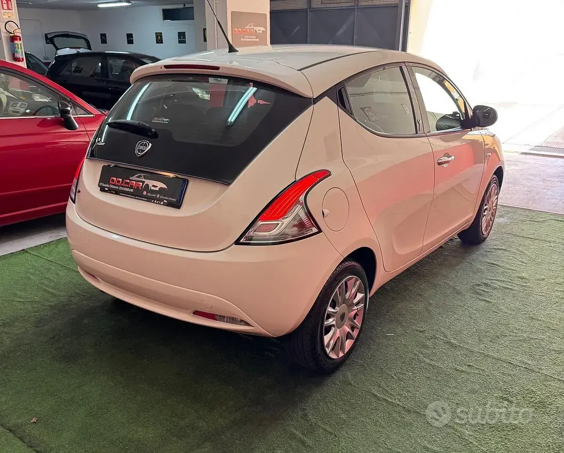 Usata Lancia Ypsilon Silver 69 CV (50 kW) 2017 Bianco Utilitaria