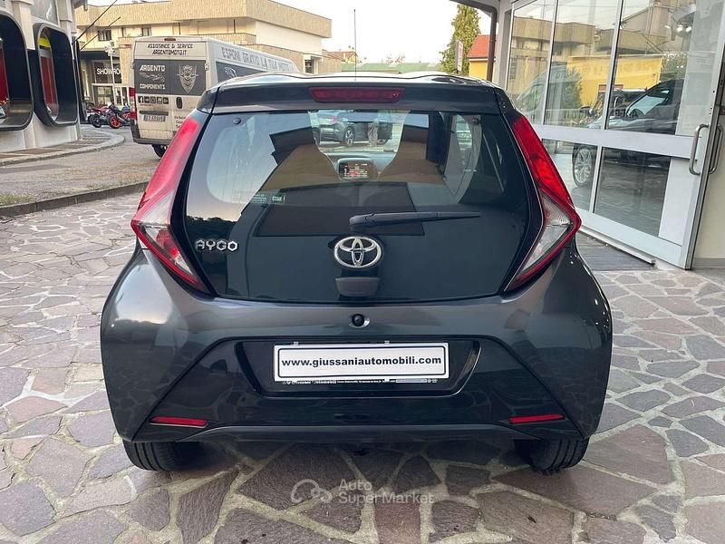 Usata Toyota Aygo X-cite 72 CV (52 kW) 2018 Grigio Utilitaria