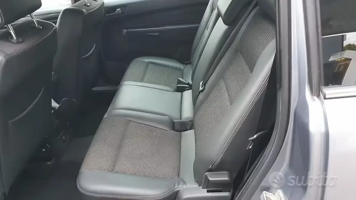 Usata Opel Zafira Cosmo 105 CV (77 kW) 2007 Grigio Monovolume