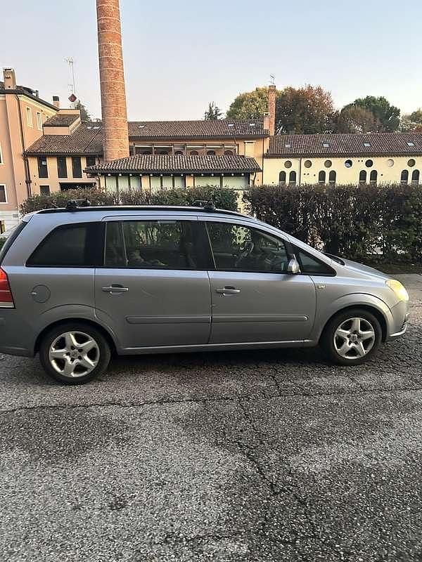 Usata Opel Zafira Enjoy 120 CV (88 kW) 2008 Monovolume