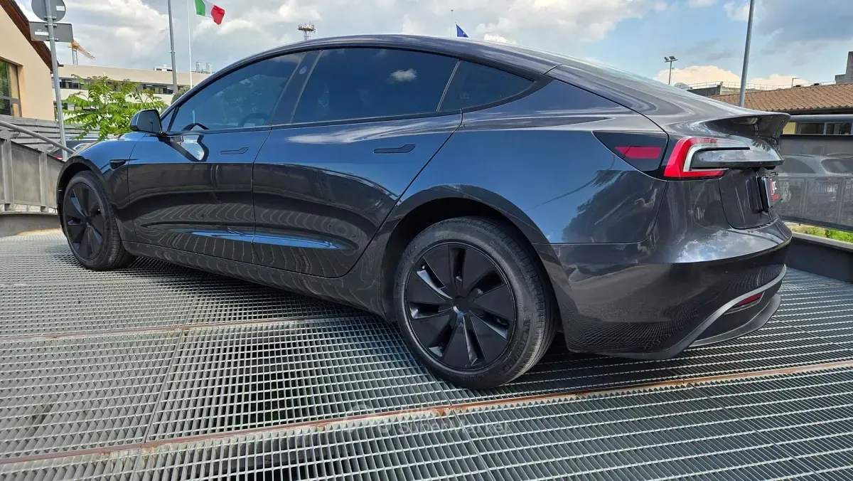 Occasion Tesla Model 3 RWD 208 kW (284 ch) 2024 Gris Berline