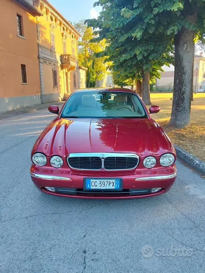 Usata Jaguar XJ 238 CV (175 kW) 2003 Rosso Berlina