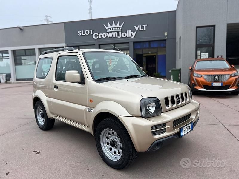 Usata Suzuki Jimny 85 CV (62 kW) 2010 Grigio SUV