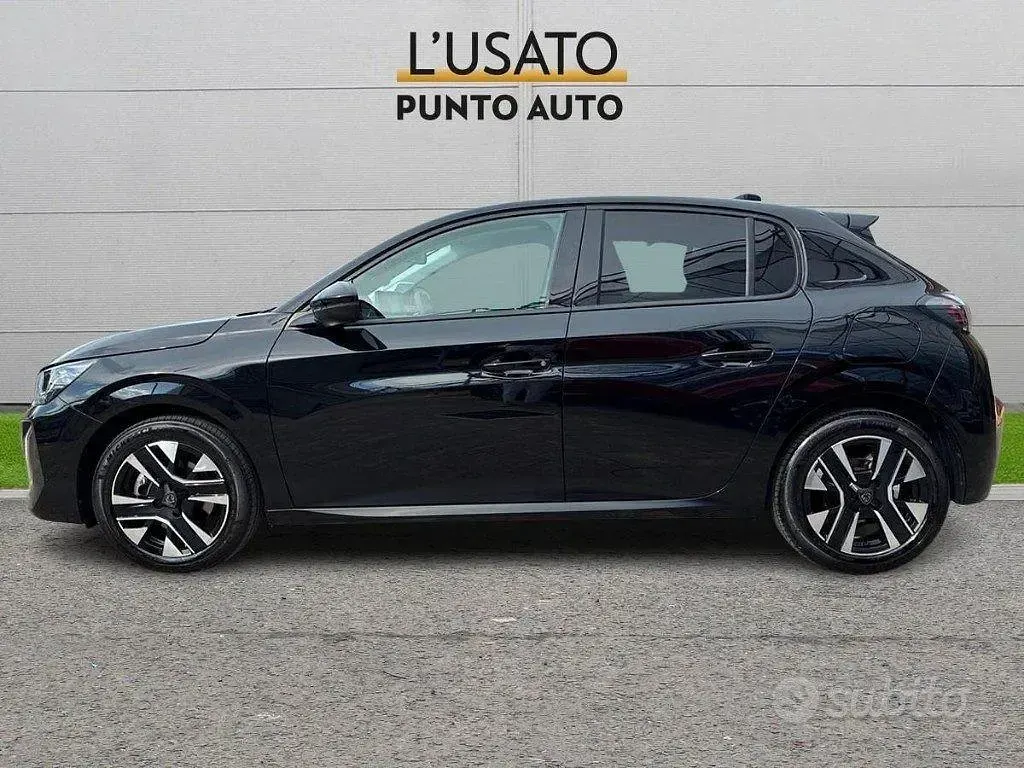 Usata Peugeot 208 Allure 101 CV (74 kW) 2025 Nero Utilitaria
