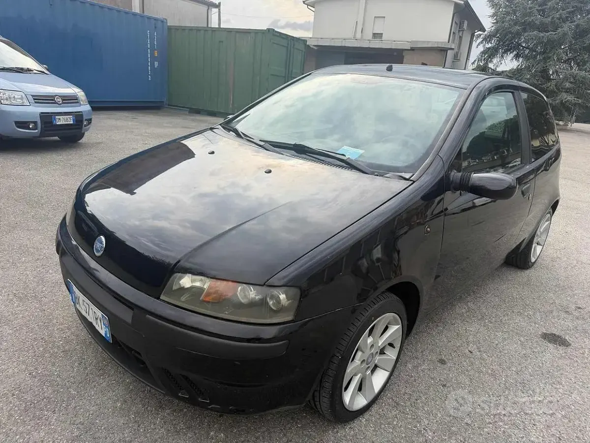 Usata Fiat Punto 80 CV (58 kW) 2002 Nero Utilitaria
