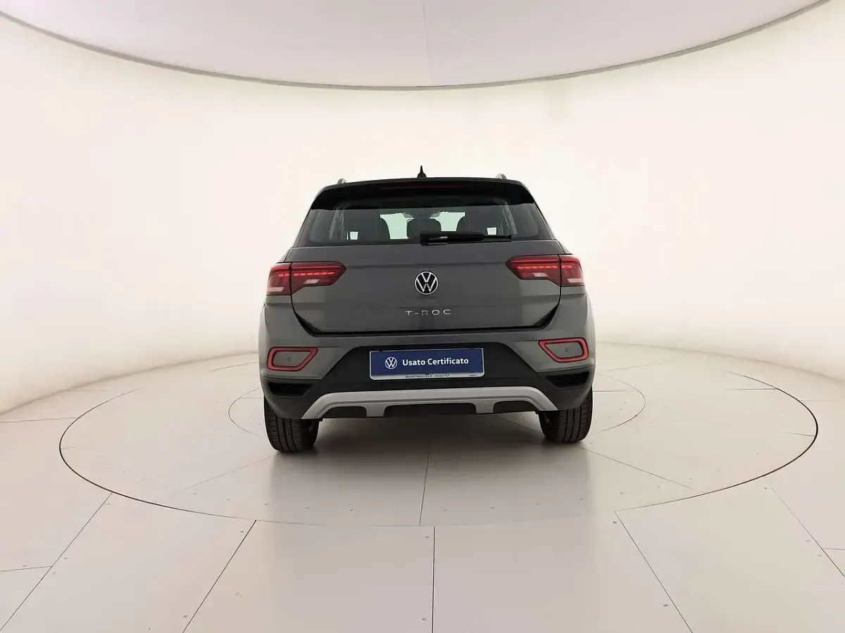 Usata VW T-Roc Life 150 CV (110 kW) 2025 Indium grey metallizzato nero SUV