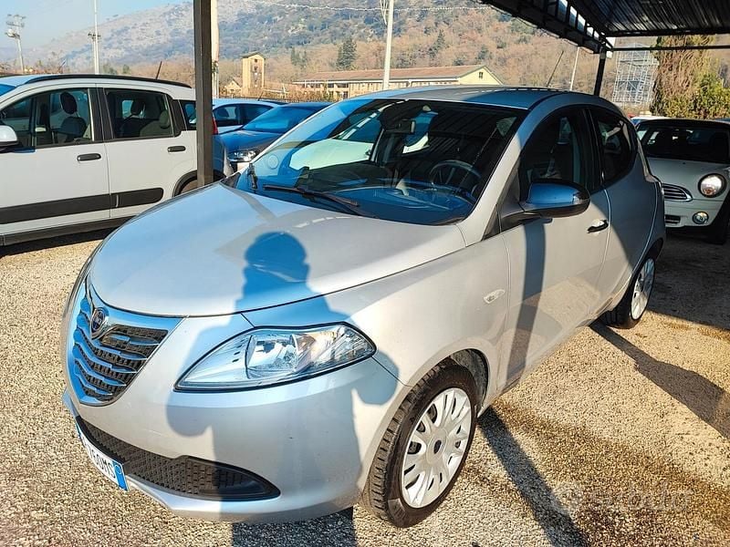 Grigio Usata 2013 Lancia Ypsilon Gold Due volumi | 6300 € (Buon prezzo) - Immagine 1/4