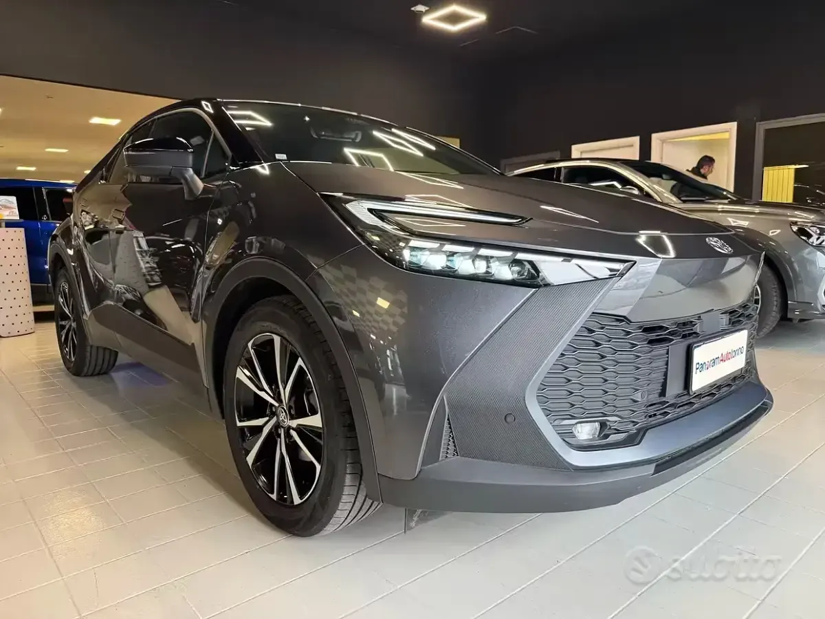 Usata Toyota C-HR Trend 140 CV (102 kW) 2025 Grigio SUV