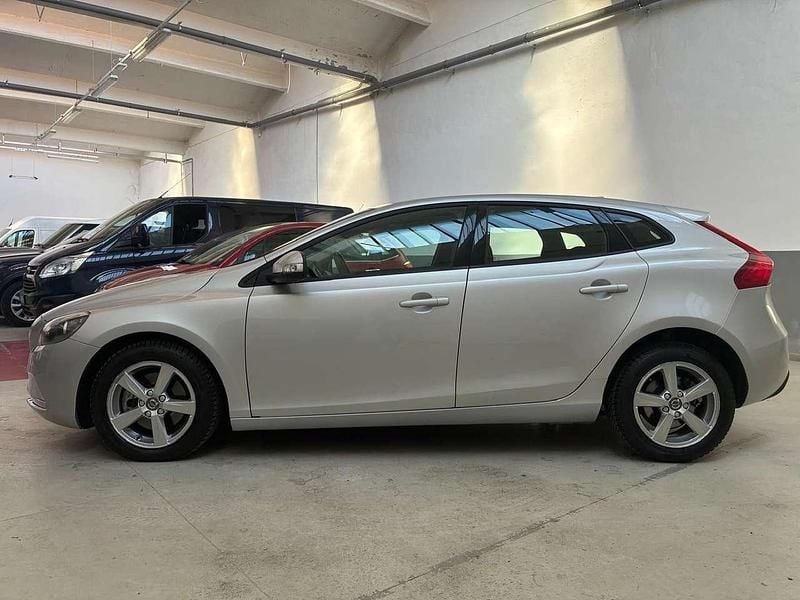 Usata Volvo V40 Momentum 120 CV (88 kW) 2016 Argento Berlina