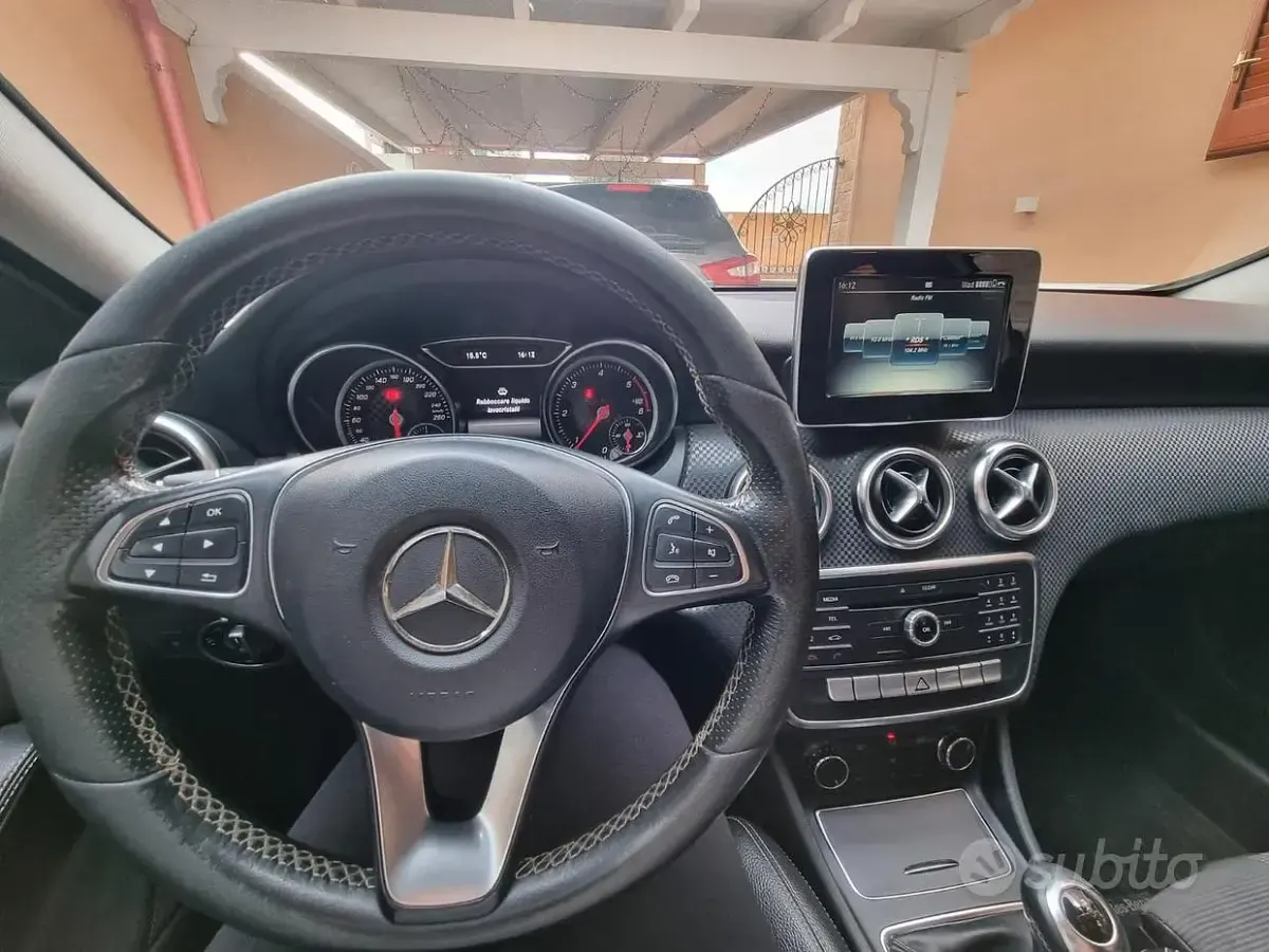 Usata Mercedes A180 109 CV (80 kW) 2017 Bianco Berlina
