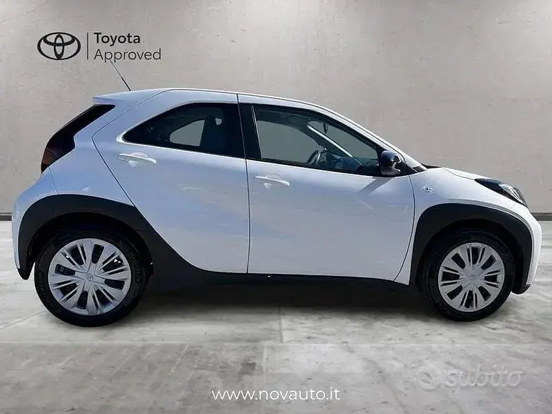 Usata Toyota Aygo X Active 72 CV (52 kW) 2022 Bianco SUV