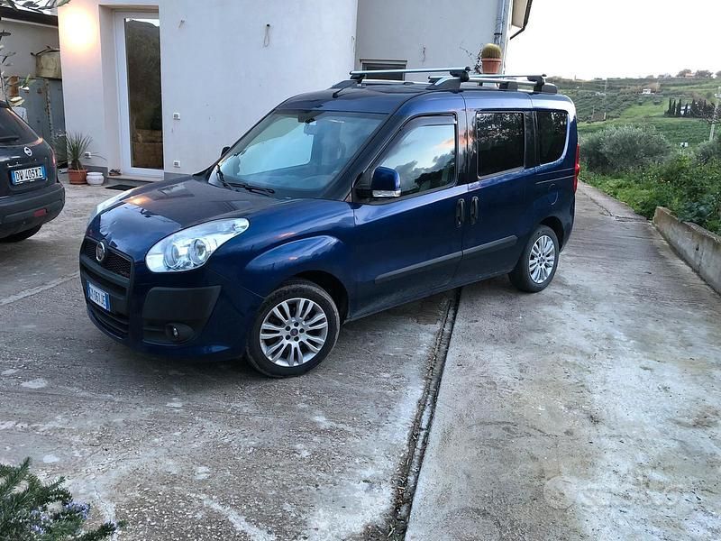 Usata Fiat Doblò 105 CV (77 kW) 2011 Blu Monovolume