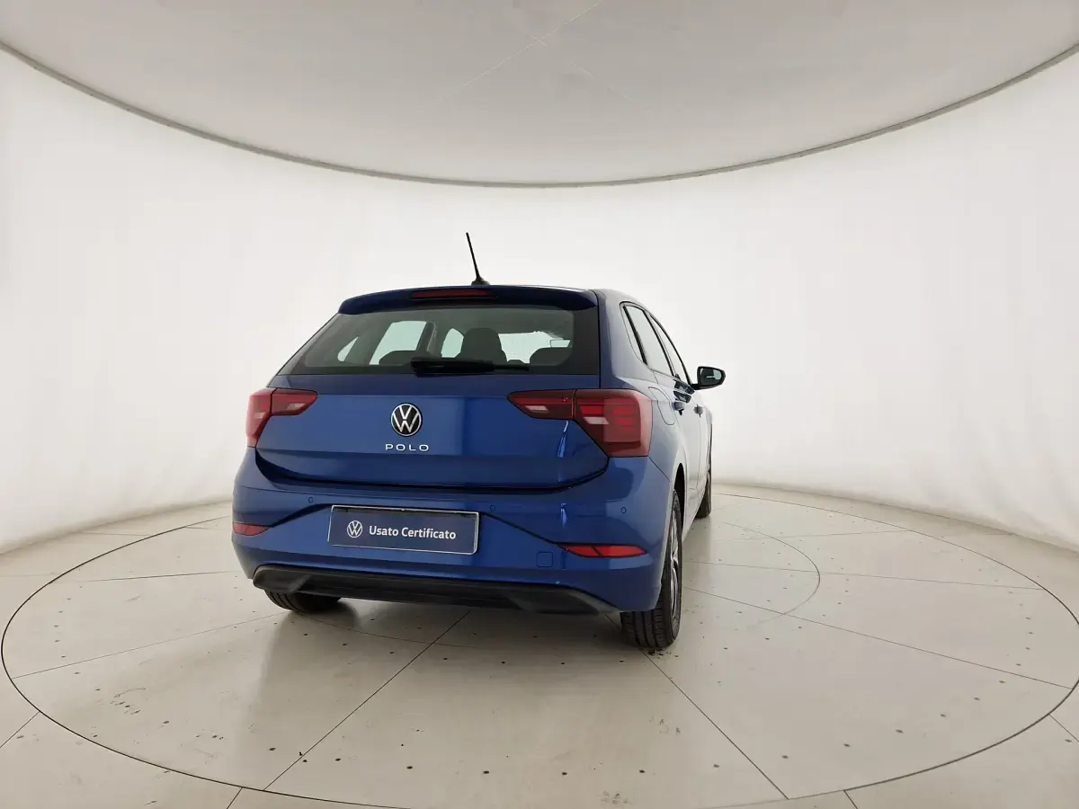 Usata VW Polo Life 95 CV (69 kW) 2023 Reef blue metallizzato Utilitaria