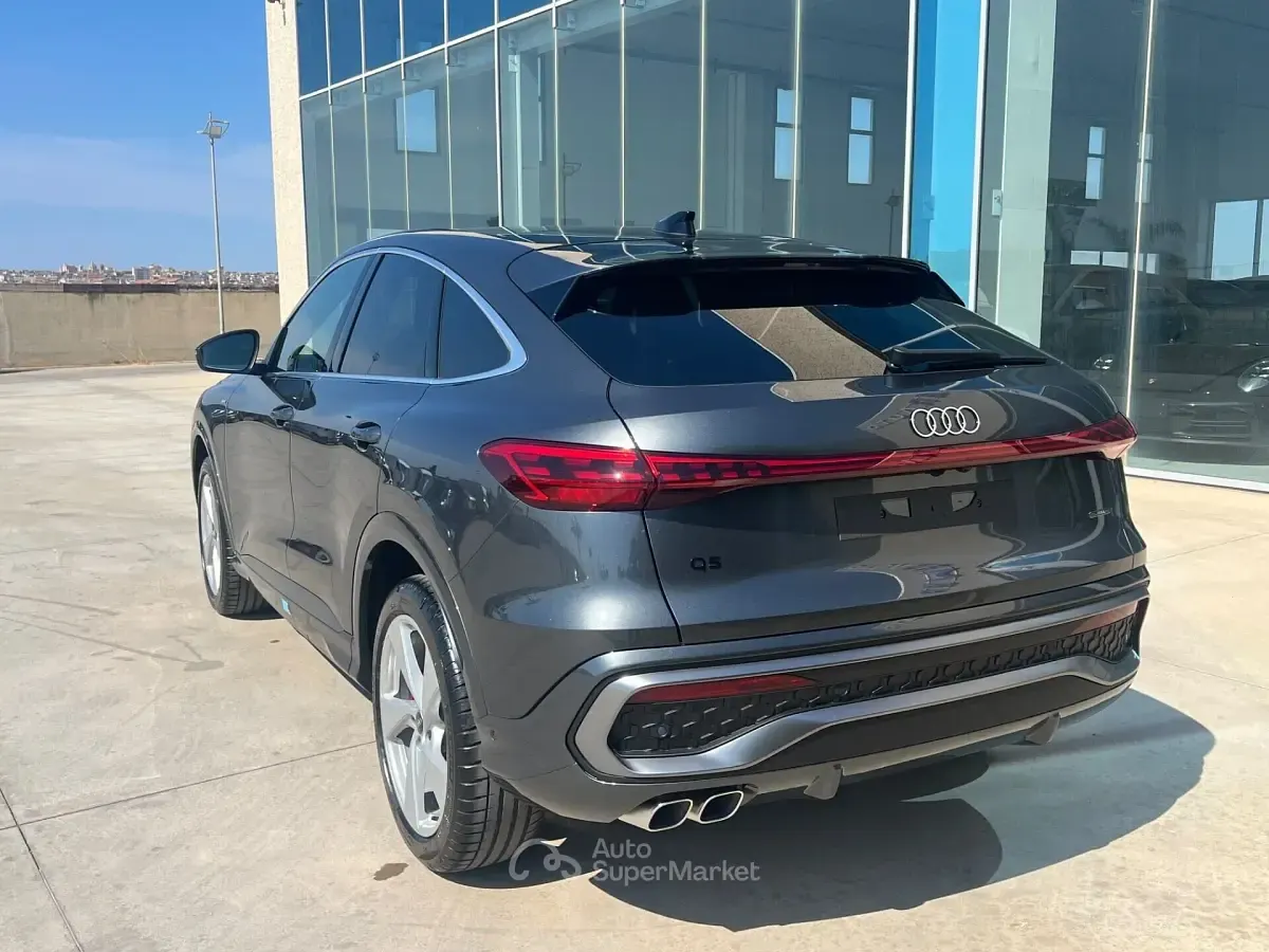Nuova Audi Q5 S-Line 204 CV (150 kW) 2026 Gray SUV