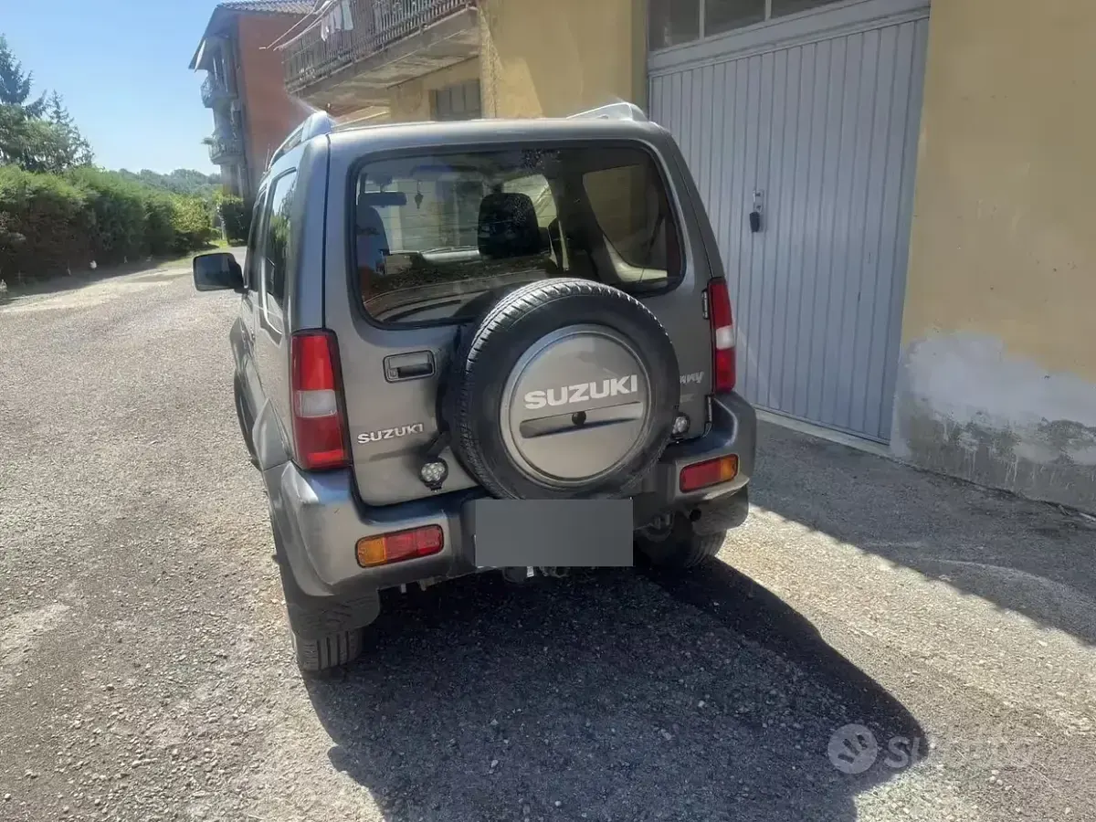 Usata Suzuki Jimny 86 CV (63 kW) 2008 Grigio SUV