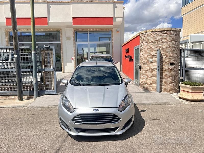 Usata Ford Fiesta Business Edition 75 CV (55 kW) 2015 Grigio Utilitaria