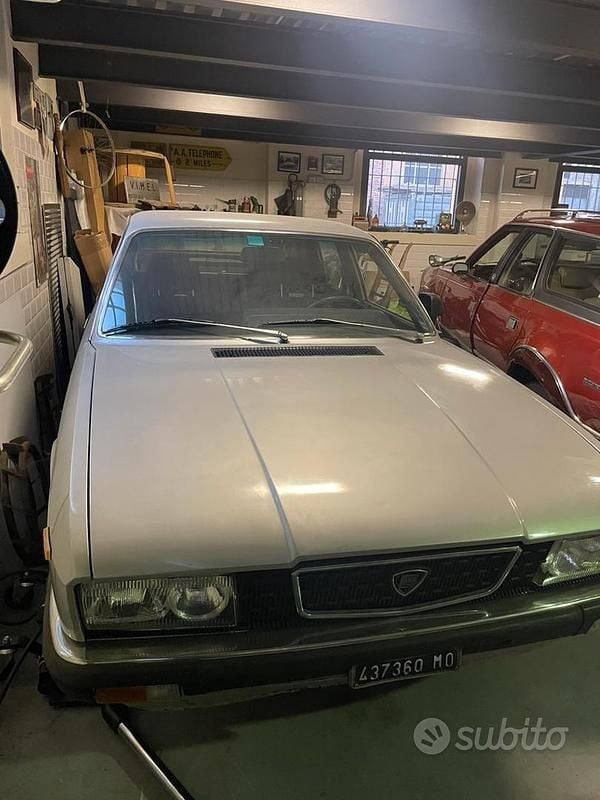 Grigio Usata 1970 Lancia 2000 Tre volumi | 4900 € - Immagine 1/4