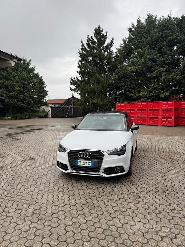 Bianco Usata 2014 Audi A1 Sportback Due volumi | 8500 € (Ottimo prezzo) - Immagine 1/4