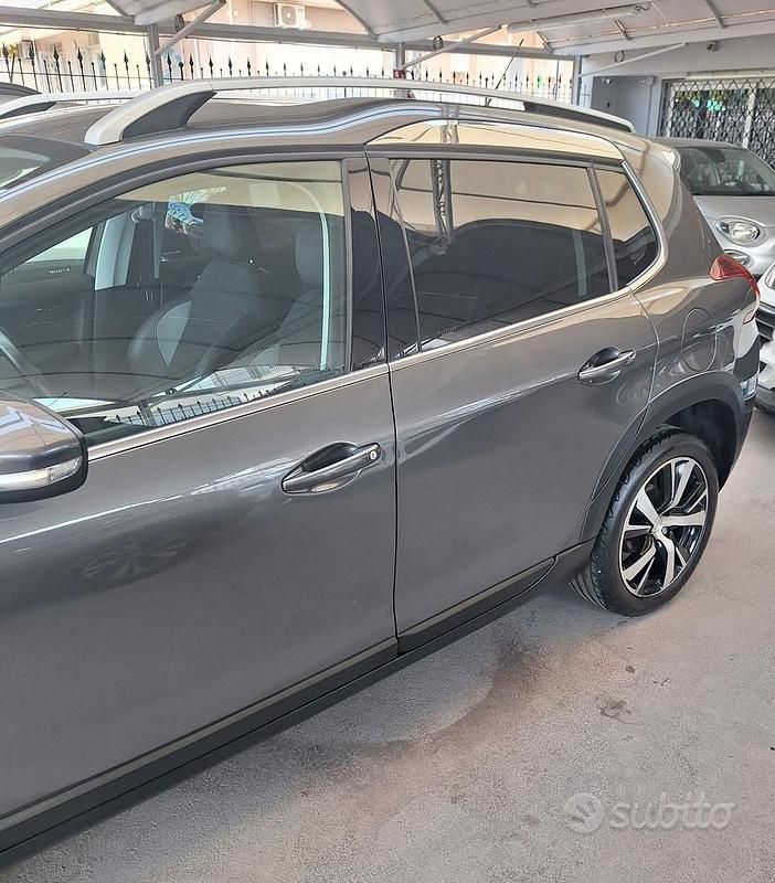 Usata Peugeot 2008 Allure 102 CV (75 kW) 2019 Grigio SUV