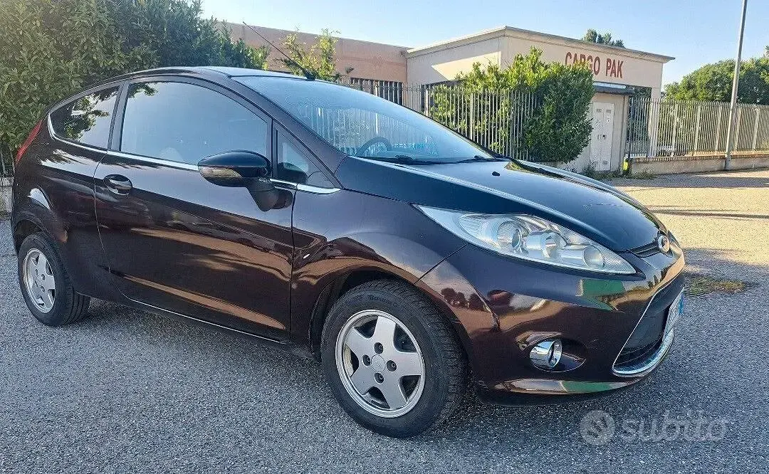 Usata Ford Fiesta Titanium 92 CV (67 kW) 2009 Viola Berlina