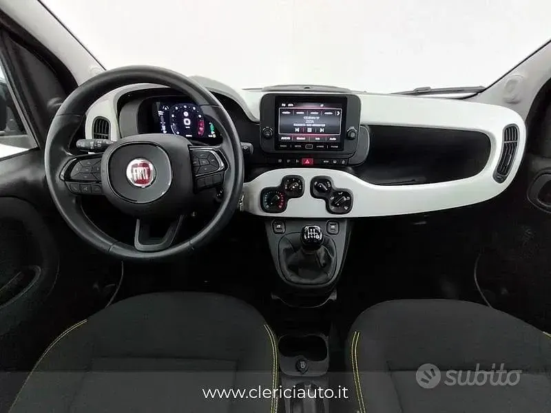 Usata Fiat Panda Cross Cross 65 CV (47 kW) 2026 Verde Utilitaria