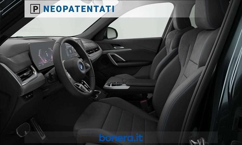 Nuova BMW iX1 M Sport 150 kW (204 CV) 2026 Cape york green metallizzato SUV