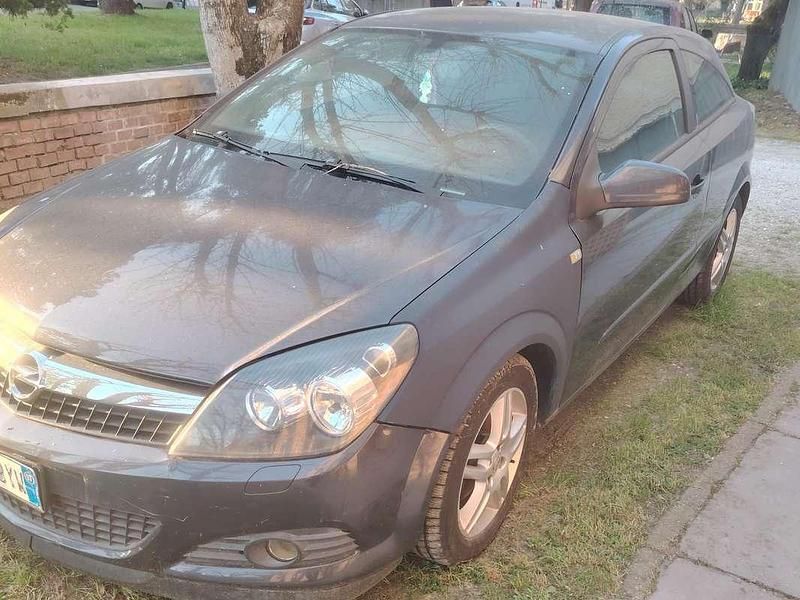 Usata Opel Astra GTC Enjoy 90 CV (66 kW) 2007 Coupé