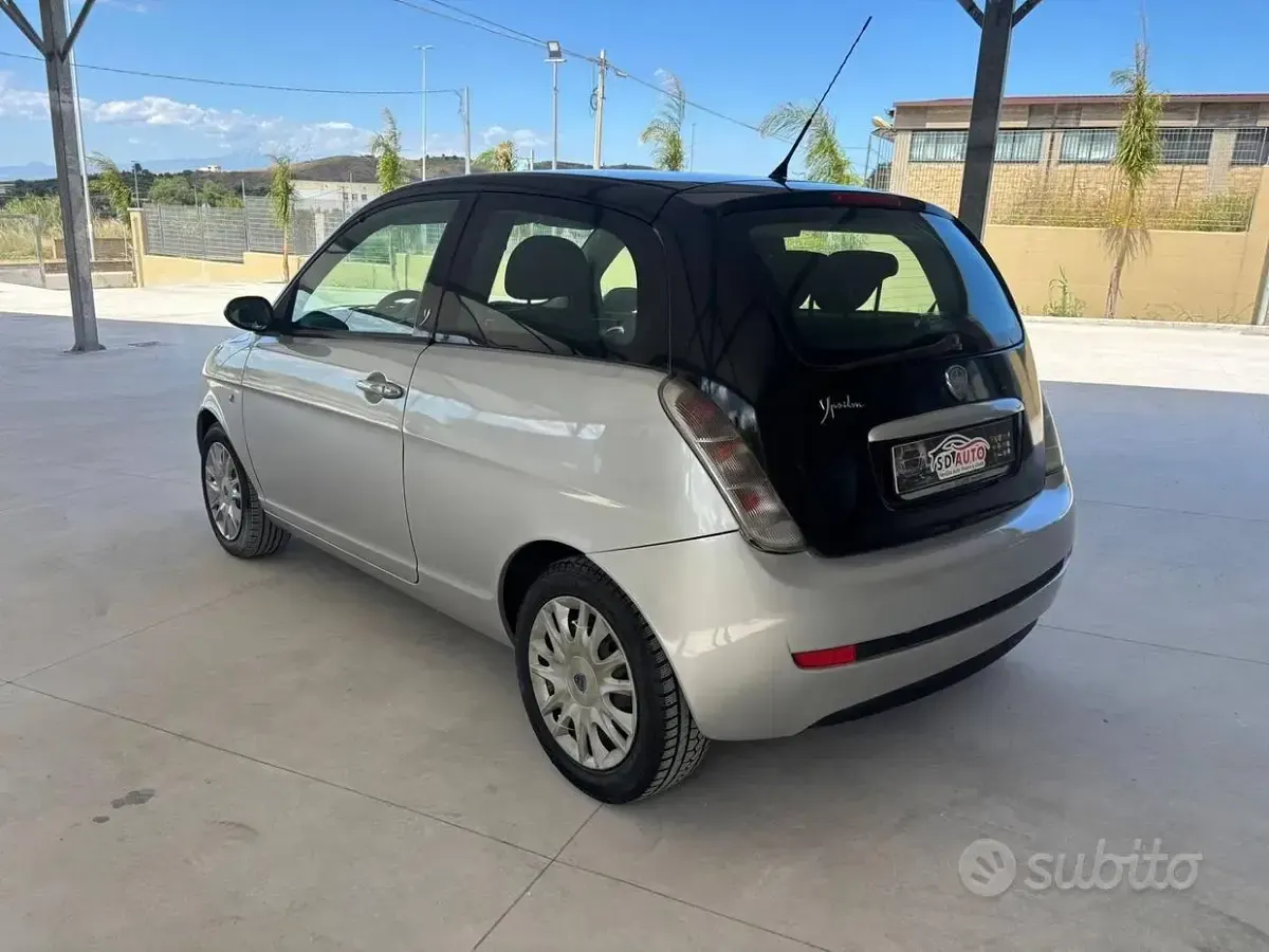 Usata Lancia Ypsilon 69 CV (50 kW) 2011 Grigio Utilitaria