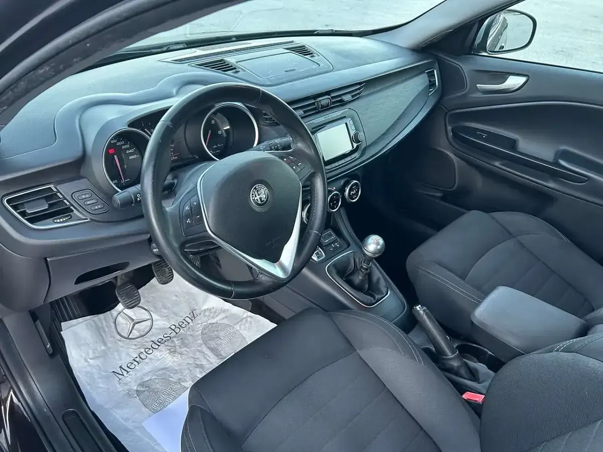 Usata Alfa Romeo Giulietta Super 120 CV (88 kW) 2017 Nero Utilitaria