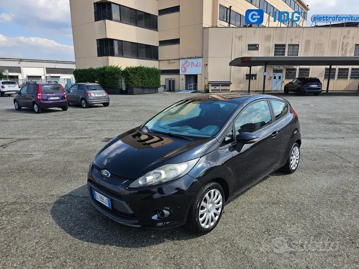 Usata Ford Fiesta Titanium 82 CV (60 kW) 2011 Nero Berlina
