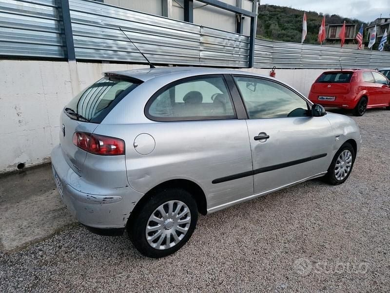 Usata Seat Ibiza Stella 74 CV (54 kW) 2003 Grigio Berlina