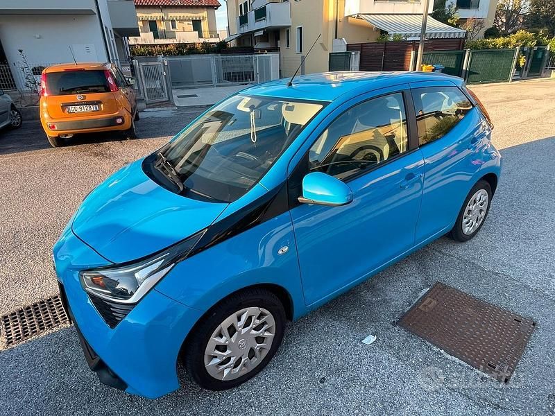 Usata 2020 Toyota Aygo Connect Style Due volumi | 8500 € (Super prezzo) - Immagine 1/4