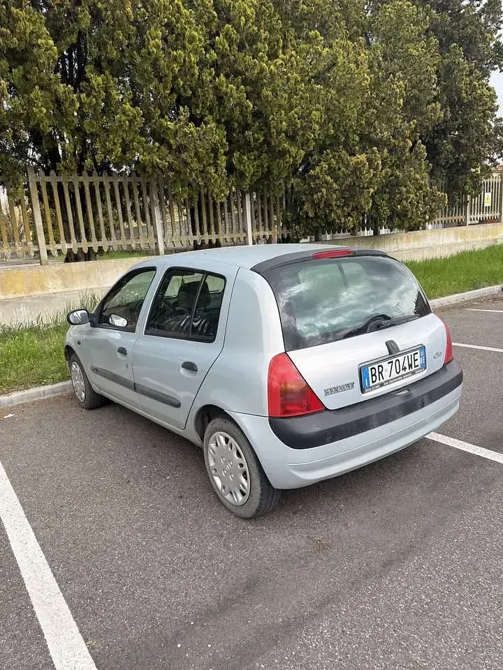 Usata Renault Clio 58 CV (42 kW) 2001 Grigio Utilitaria