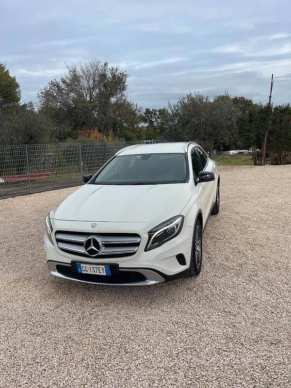 Bianco Usata 2014 Mercedes 220 Tre volumi | 15.699 € (Cara) - Immagine 1/4
