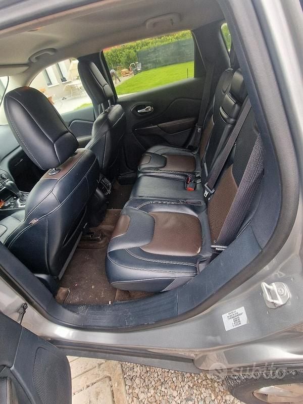 Usata Jeep Cherokee 200 CV (147 kW) 2016 Grigio SUV
