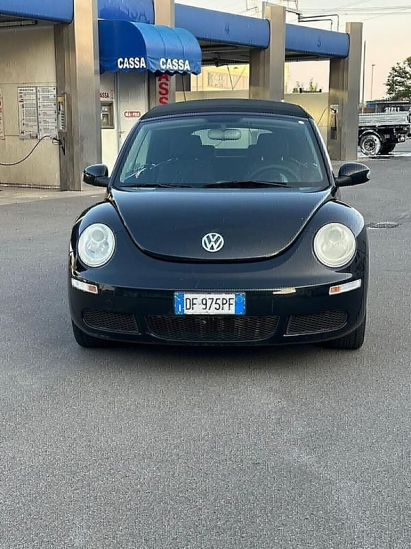 Usata VW New Beetle 104 CV (76 kW) 2007 Nero Utilitaria