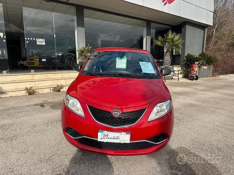 Usata Lancia Ypsilon Gold 95 CV (69 kW) 2017 Rosso Utilitaria