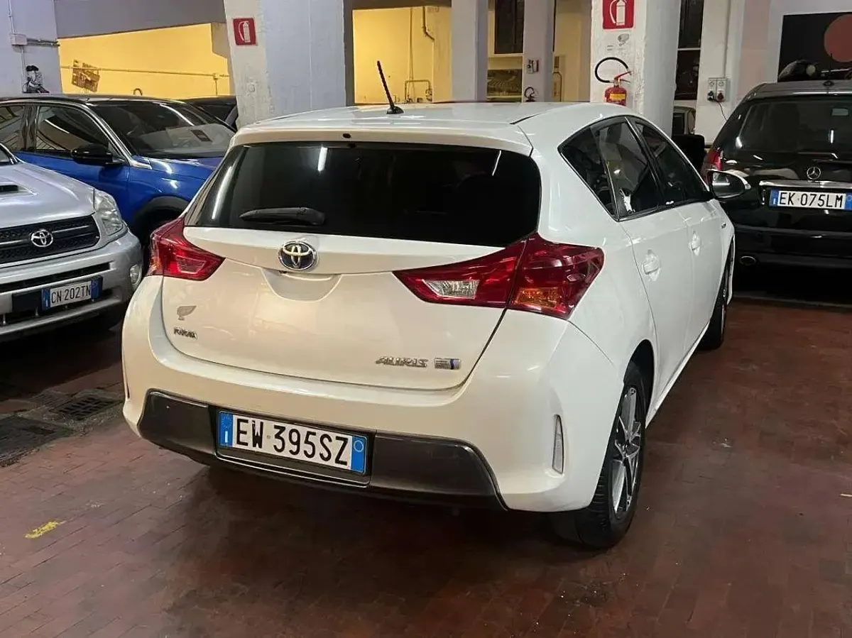 Usata Toyota Auris Hybrid Lounge 99 CV (72 kW) 2014 Other Berlina