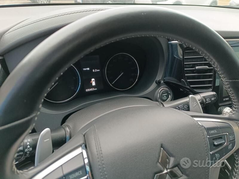 Argento Usata 2021 Mitsubishi Outlander P-HEV Instyle SUV | 20.000 € - Immagine 1/4