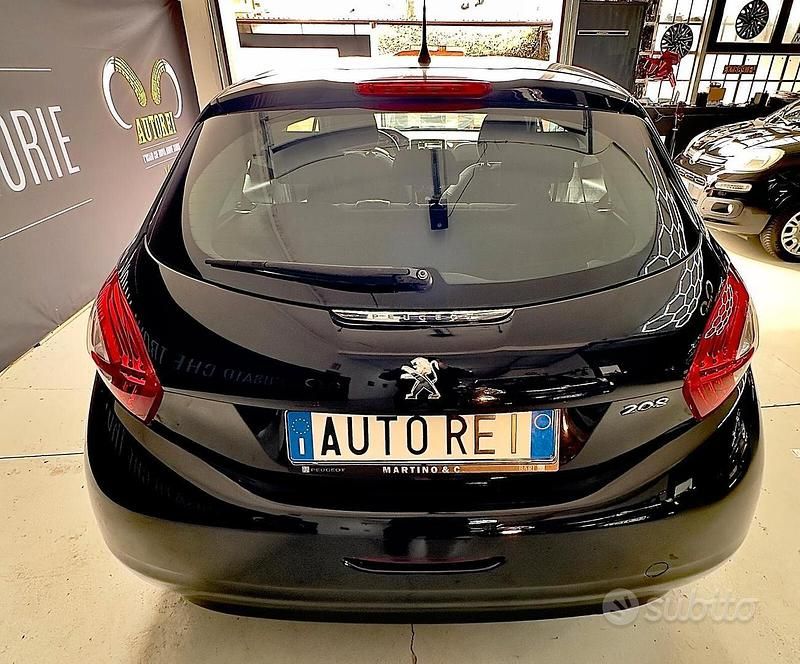 Usata Peugeot 208 Access 95 CV (69 kW) 2013 Nero Utilitaria