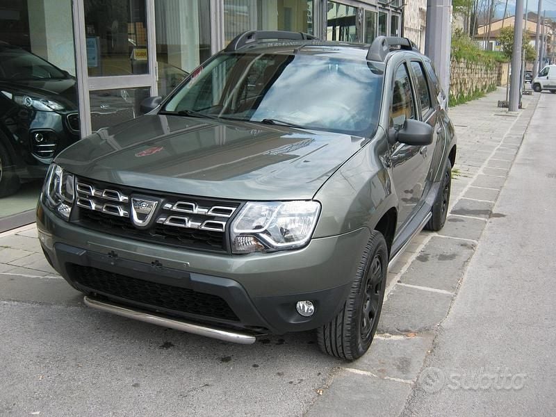 Usata Dacia Duster Lauréate 110 CV (80 kW) 2015 Verde SUV