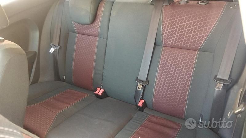 Usata Ford Fiesta Titanium 71 CV (52 kW) 2012 Nero Utilitaria