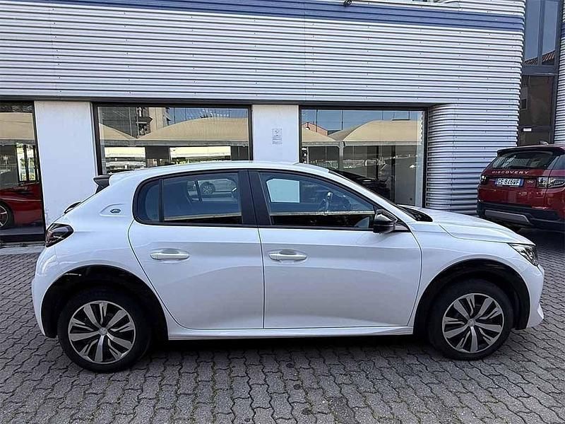 Usata Peugeot e-208 Active 100 kW (136 CV) 2022 Bianco / pastello Utilitaria