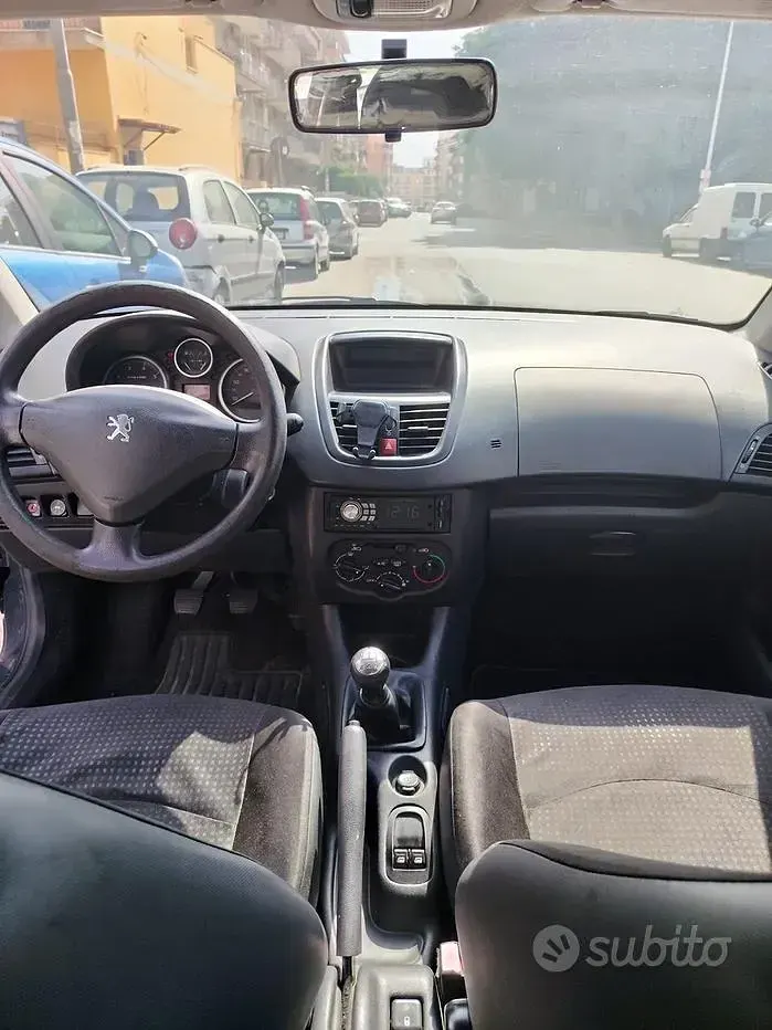 Usata Peugeot 206 60 CV (44 kW) 2010 Viola Berlina