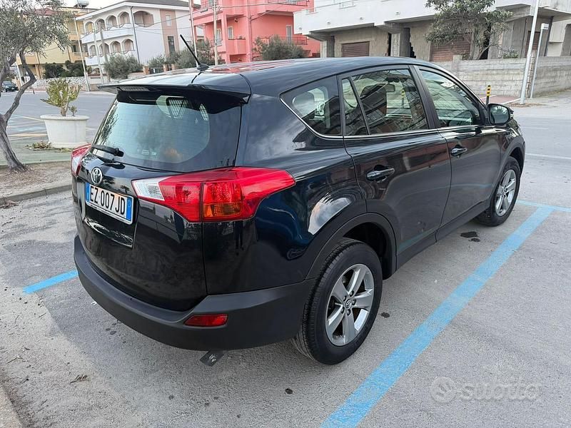 Usata Toyota RAV4 Active 124 CV (91 kW) 2015 Blu/azzurro SUV