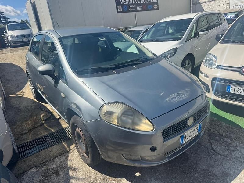 Begagnad Fiat Punto Classica 77 HK (56 kW) 2009 Grå Sedan