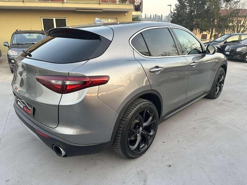 Usata Alfa Romeo Stelvio 280 CV (205 kW) 2017 Grigio SUV